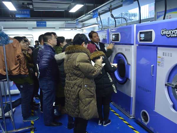現(xiàn)在干洗店賺錢嗎，潔希亞專家為你分享
