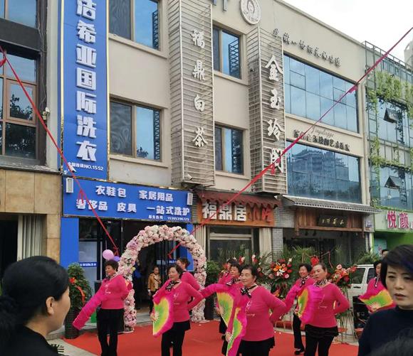 秦皇島干洗店設(shè)備 這些設(shè)備可根據(jù)規(guī)模來(lái)選擇